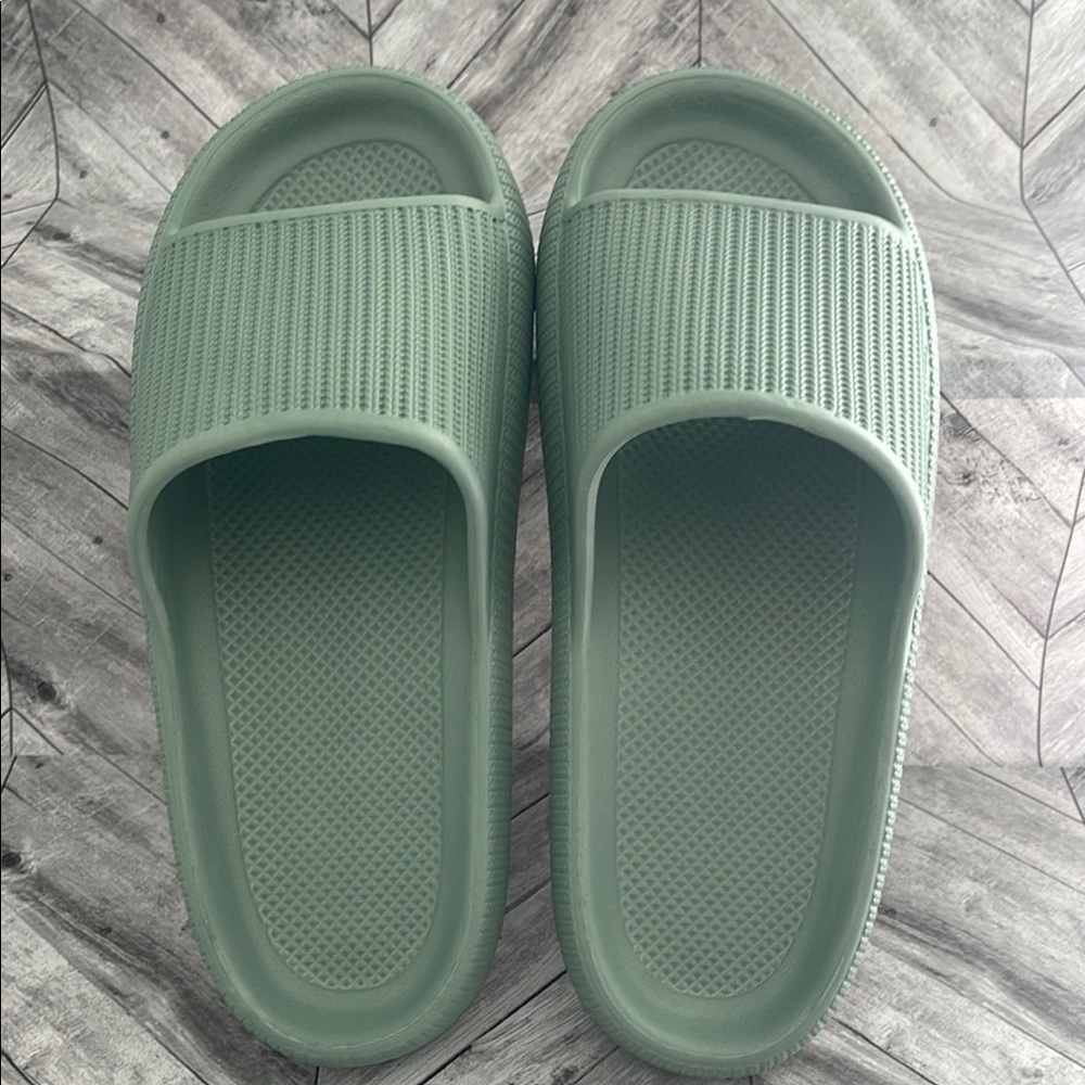 Green Slide Women’s Sandals Size 8